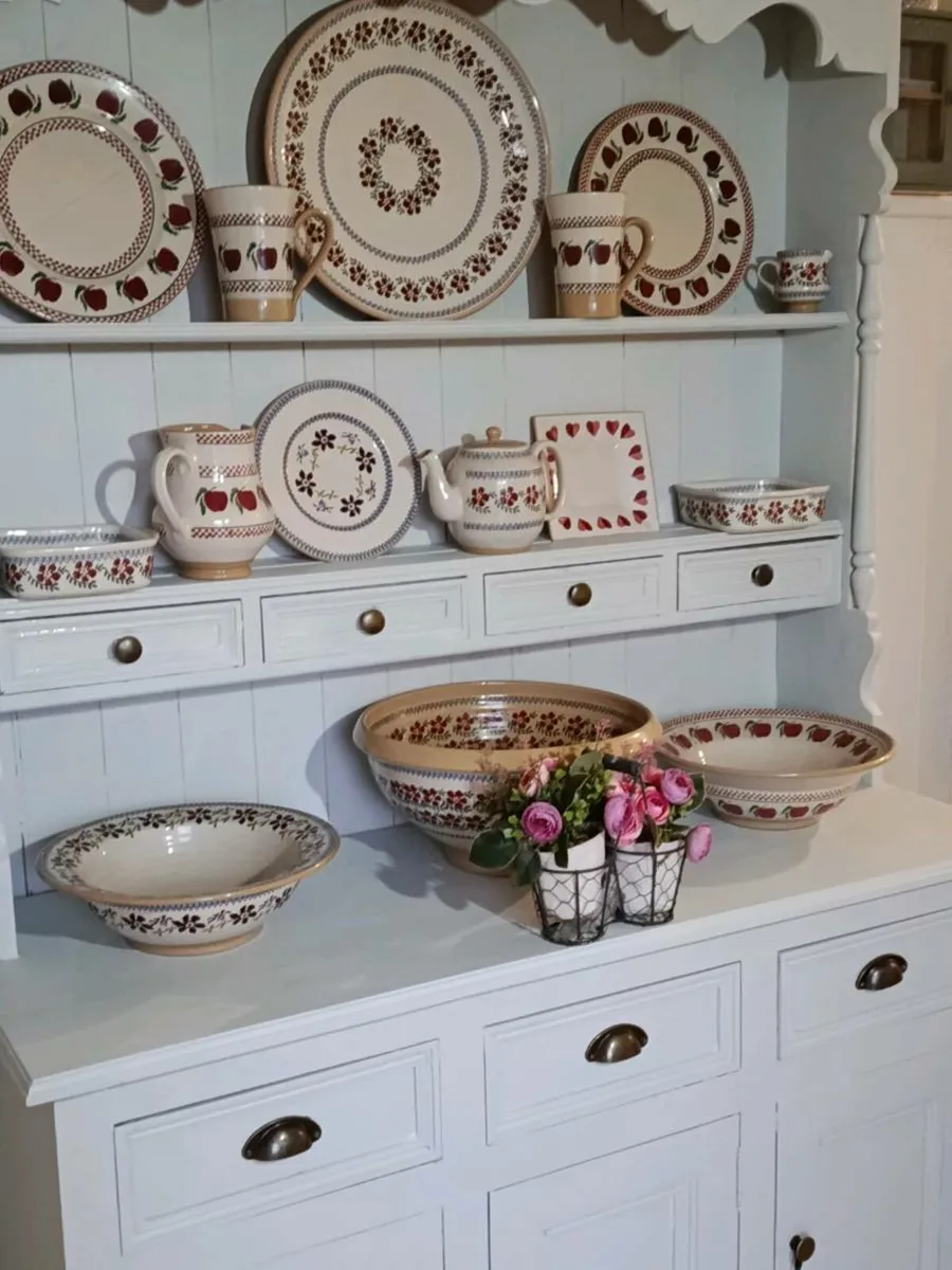 Solid kitchen dresser delivery arranged - Image 3