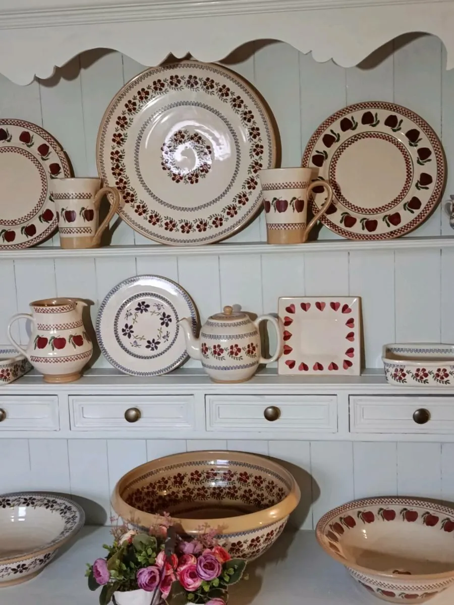 Solid kitchen dresser delivery arranged - Image 4