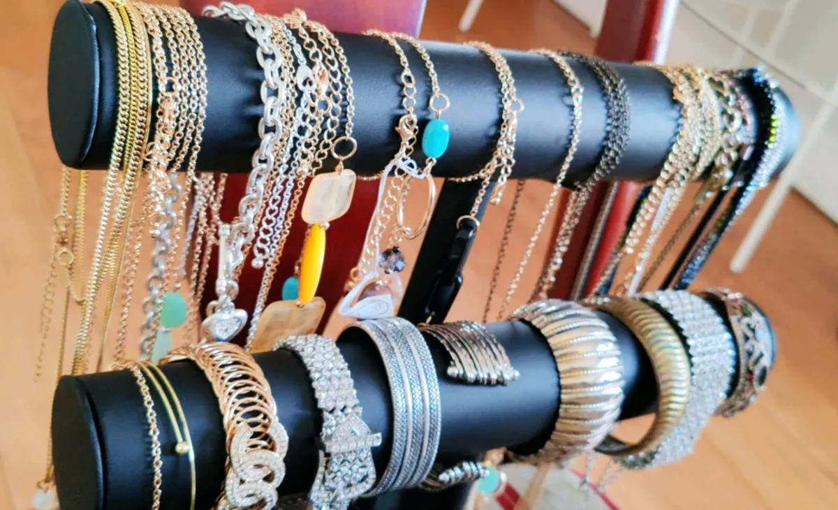 Large collection of costume jewellery - Image 2