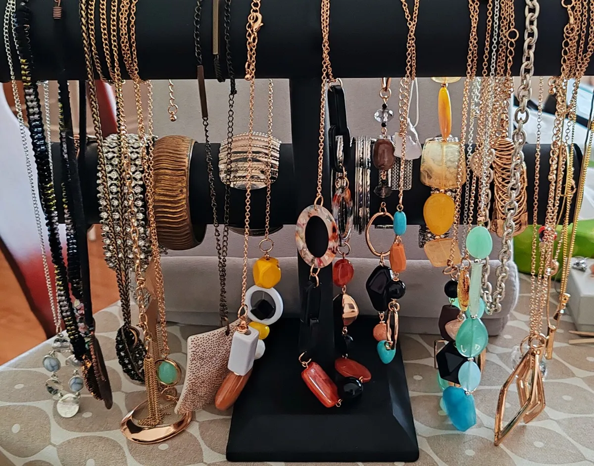 Large collection of costume jewellery - Image 1