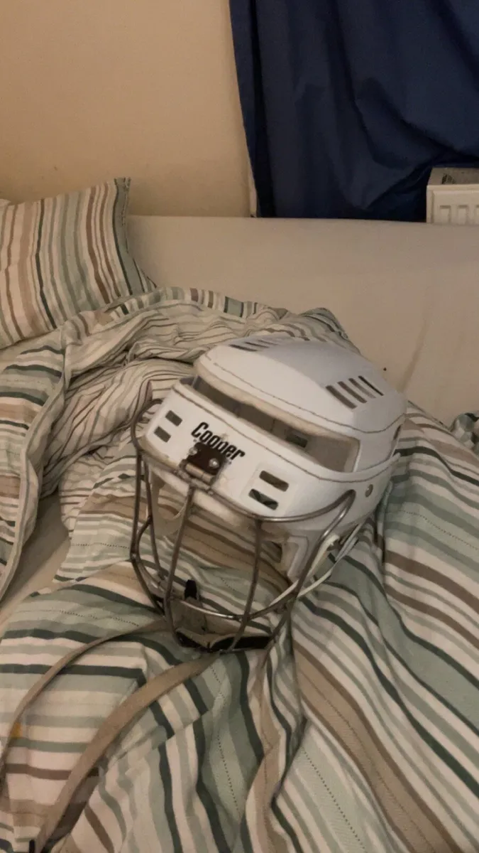 Oldstyle hurling helmet - Image 1