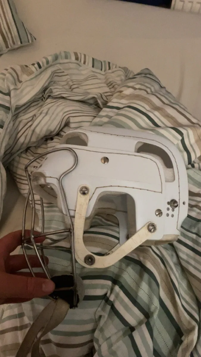 Oldstyle hurling helmet - Image 2