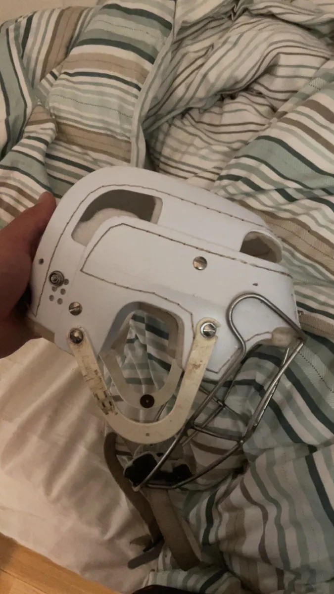 Oldstyle hurling helmet - Image 3