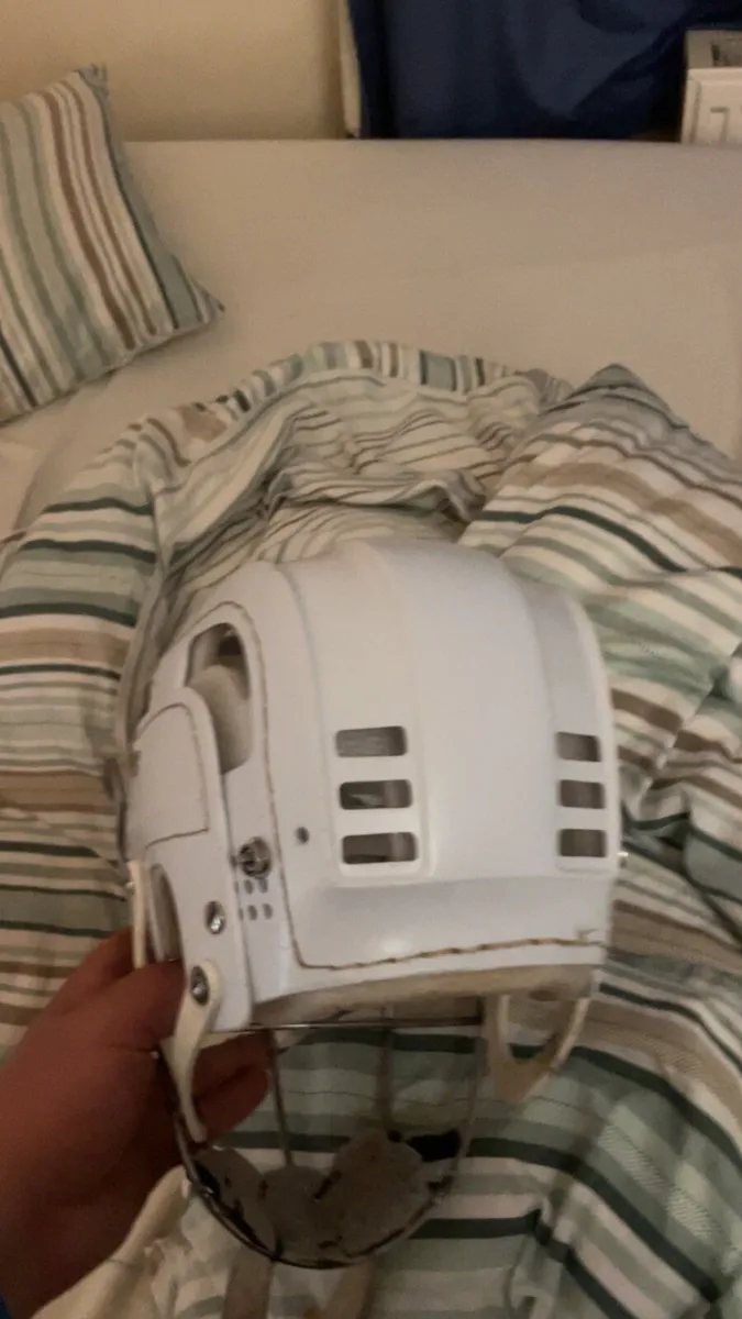 Oldstyle hurling helmet - Image 4