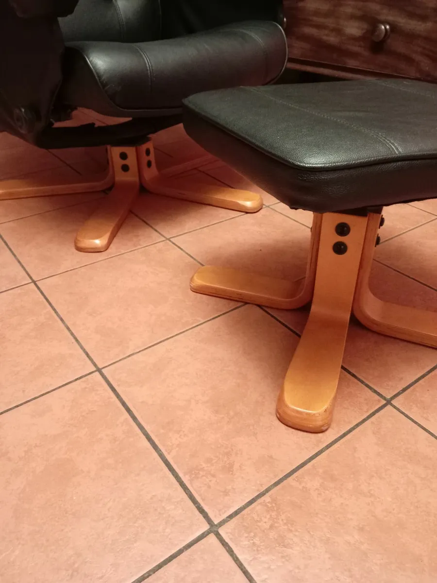 Office chair and foot stool - Image 2