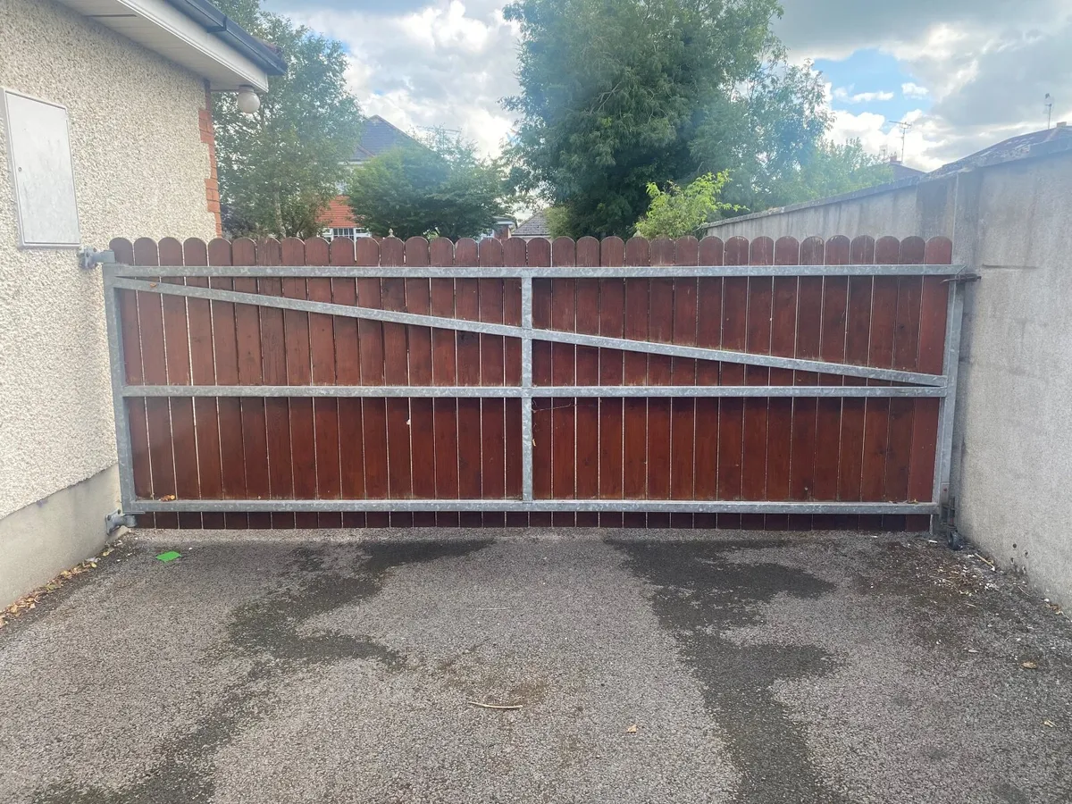 Gate - Image 1