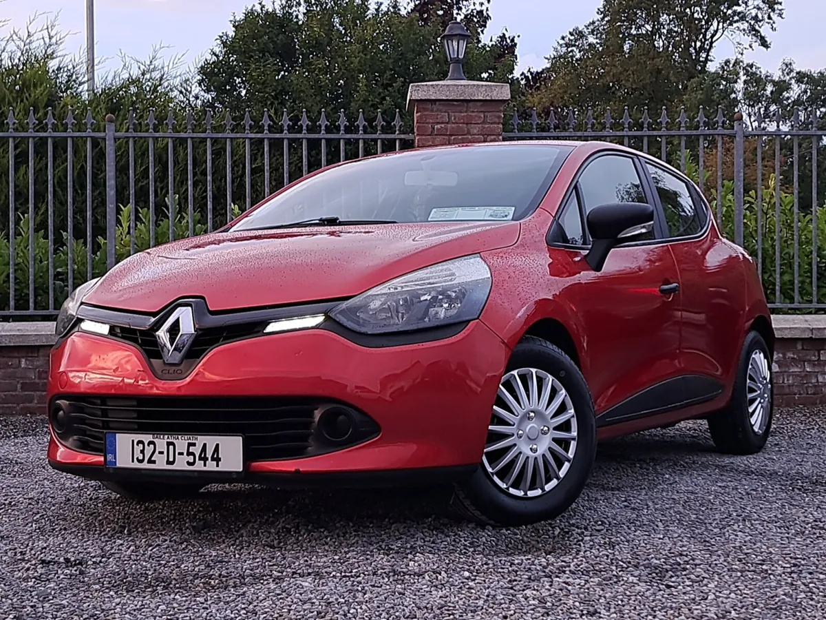 Renault Clio 1.2 Petrol ideal starter car. - Image 2