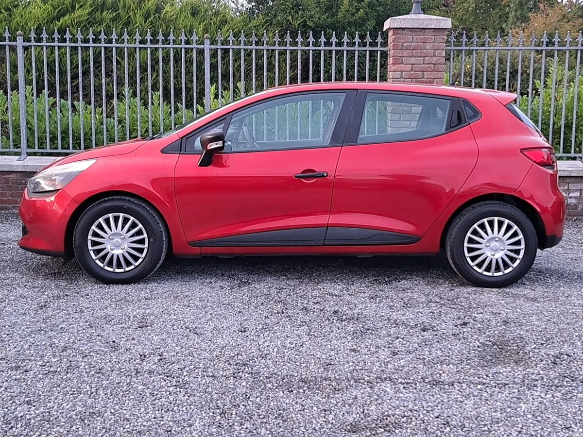 Renault Clio 1.2 Petrol ideal starter car. - Image 4