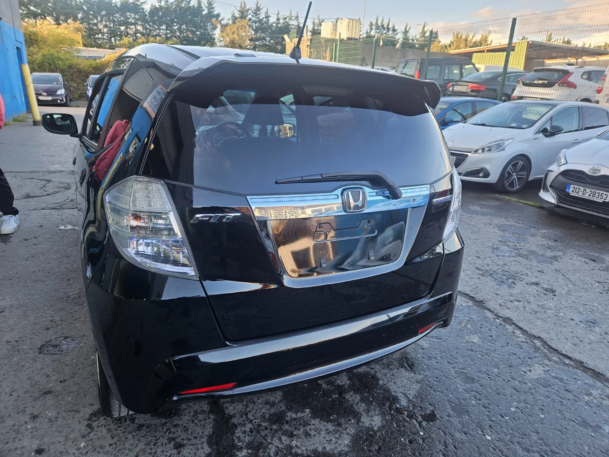 2012 Honda Fit Hybrid Automatic - Image 4