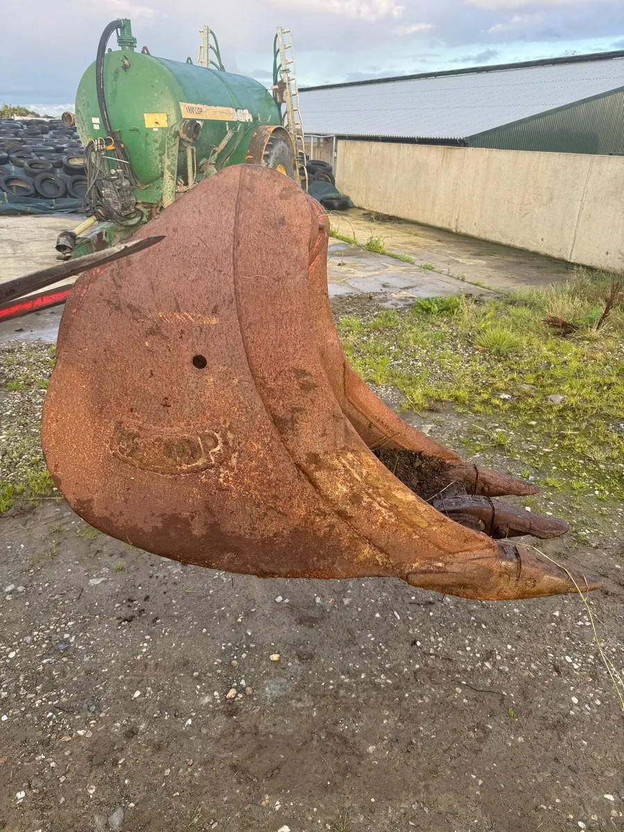 2ft digging bucket 60mm pins for Komatsu 130 - Image 4
