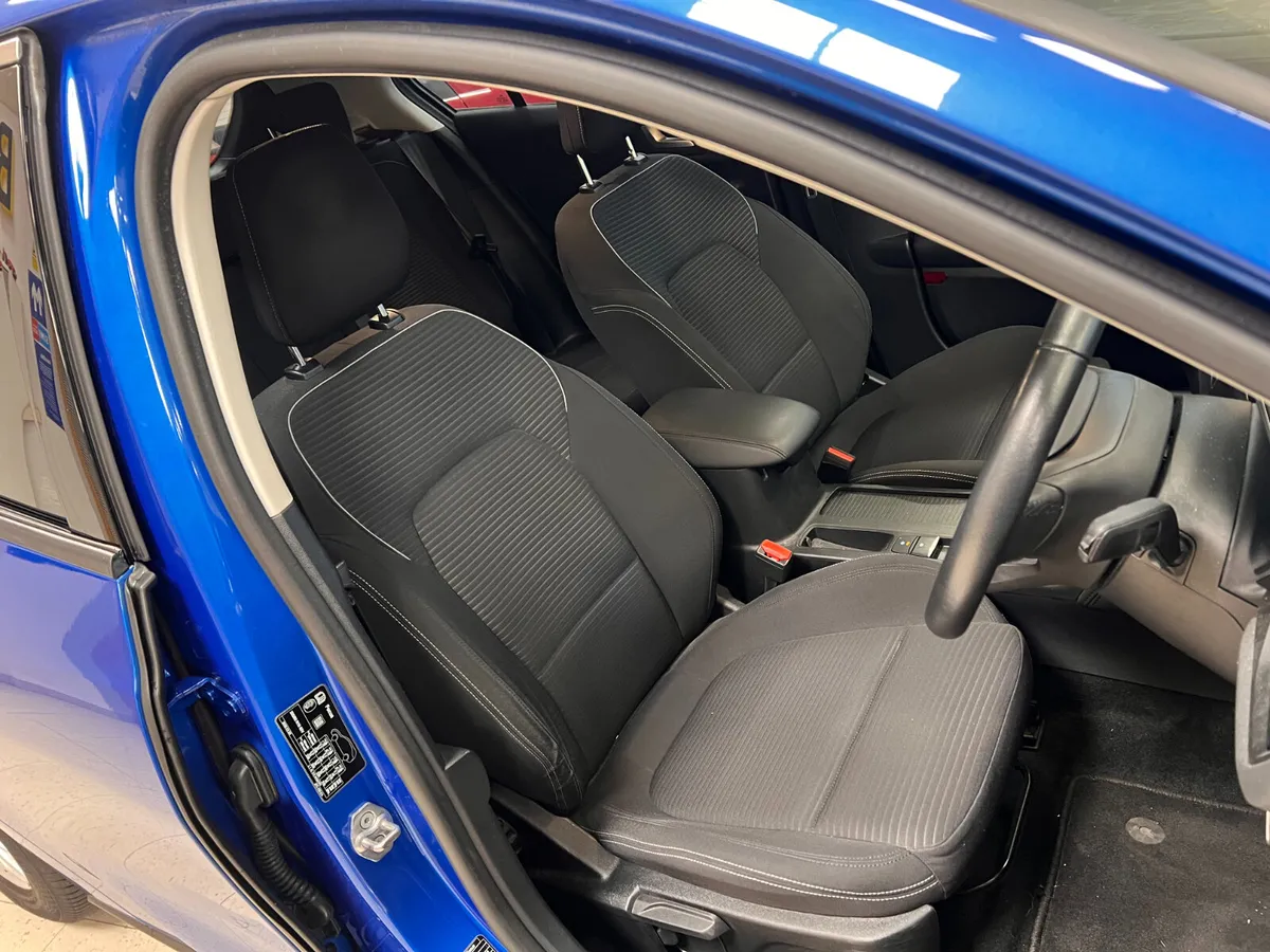 **ONLY 30,000 Kms**TITANIUM Eoboost Huge Spec Full - Image 4