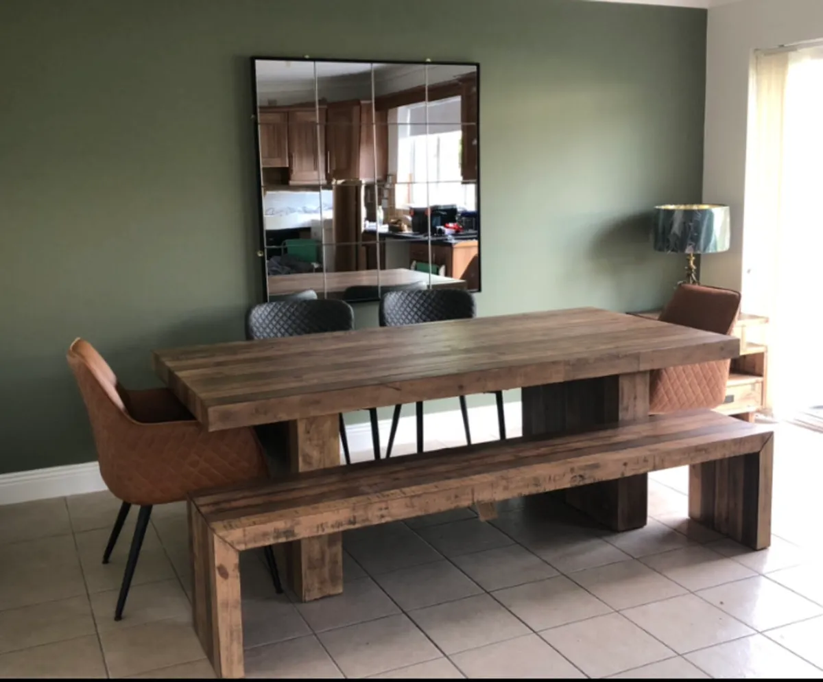 Beautiful kitchen table and chairs - Image 1