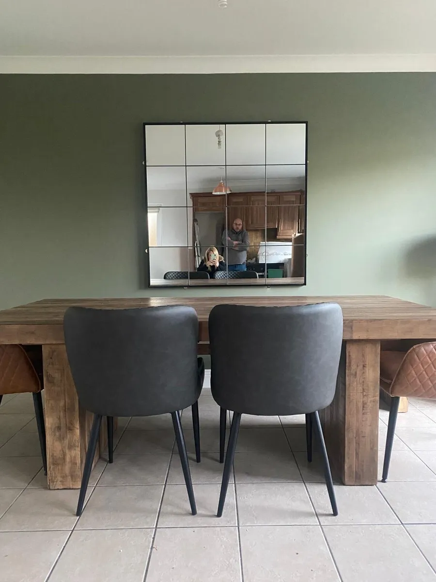 Beautiful kitchen table and chairs - Image 2