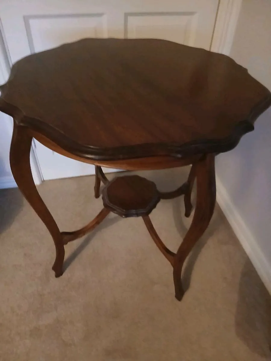 Edwardian occasional mahogany table - Image 1