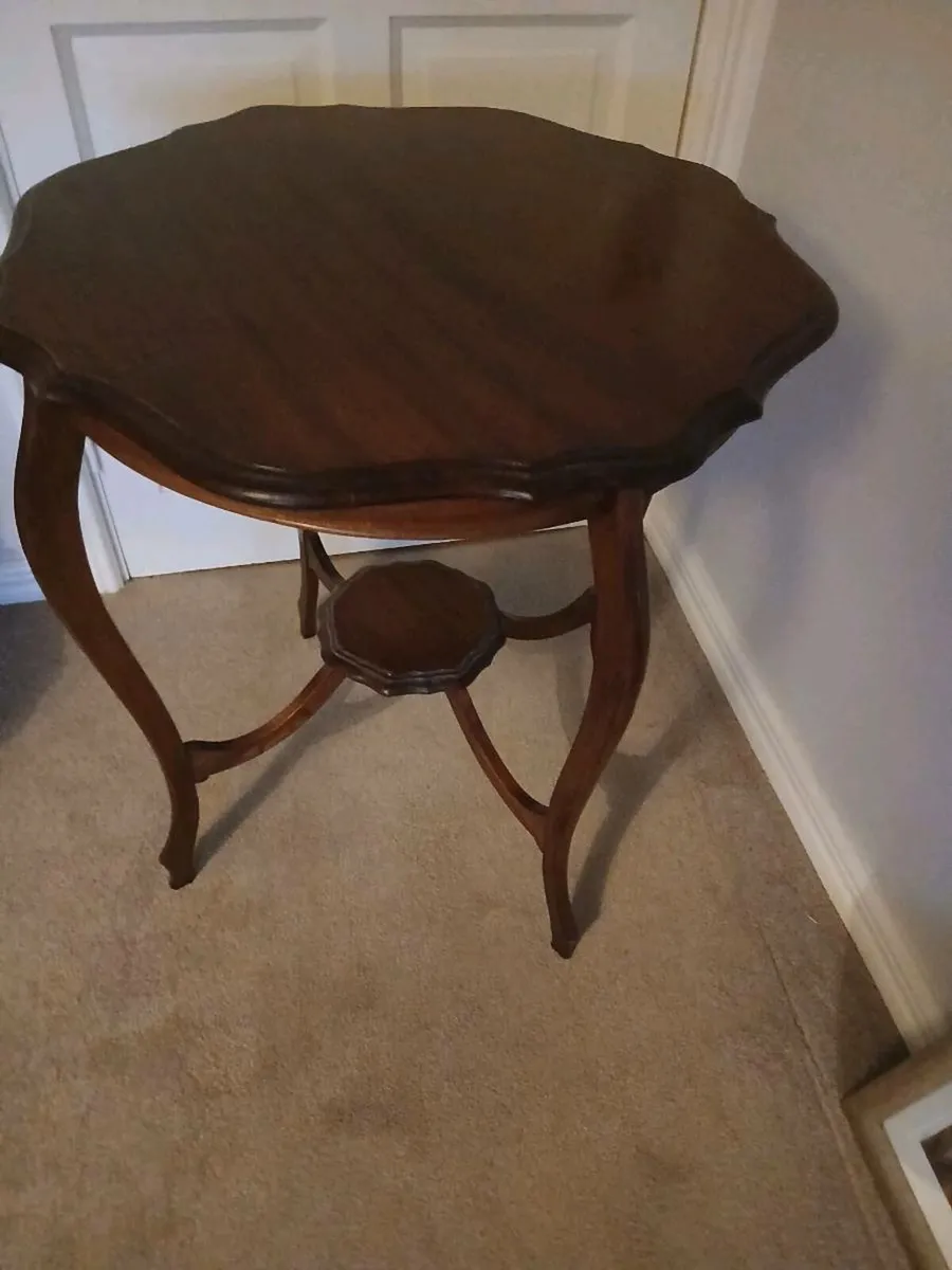 Edwardian occasional mahogany table - Image 2