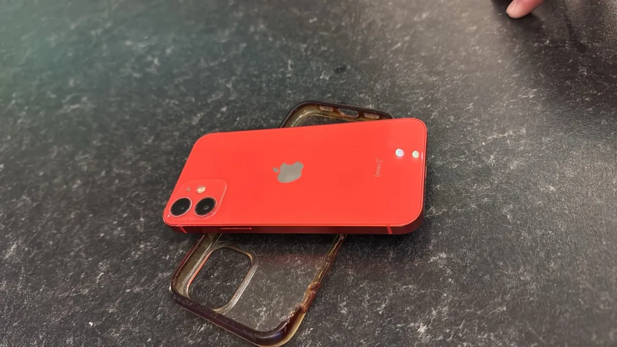 Red IPhone 12  unlocked 64gb - Image 2