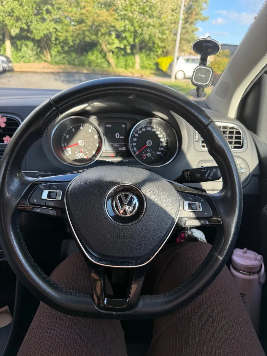 Volkswagen Polo 2015 - Image 2