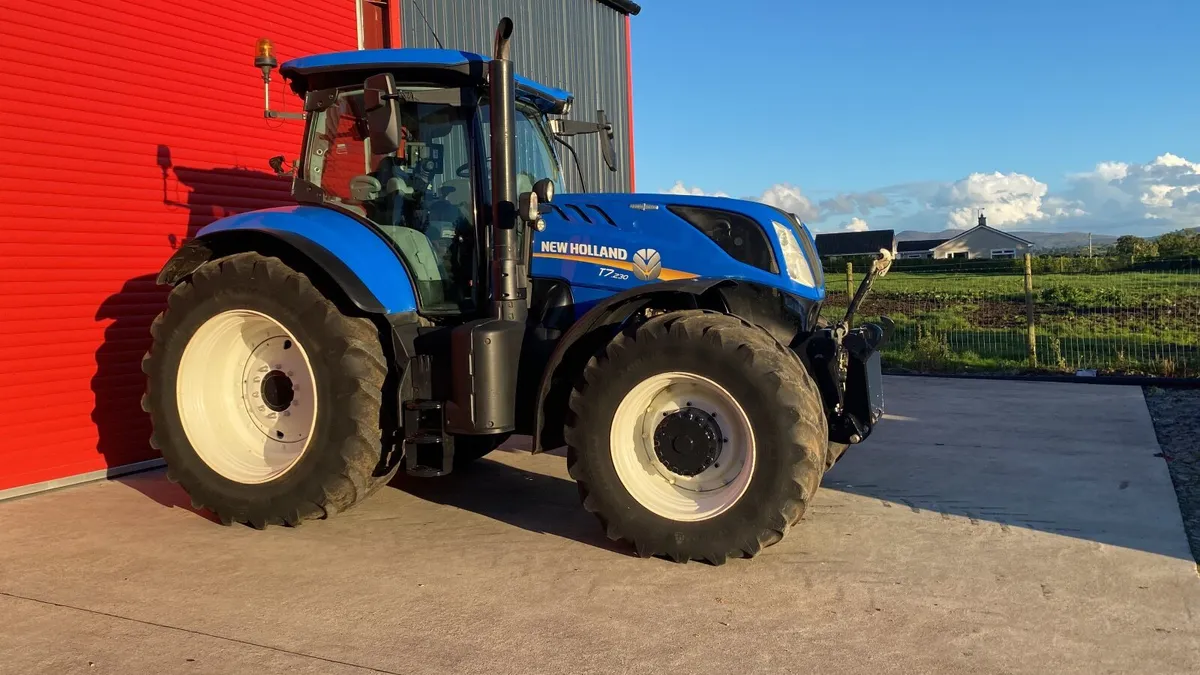 New Holland  T7.230 - Image 3