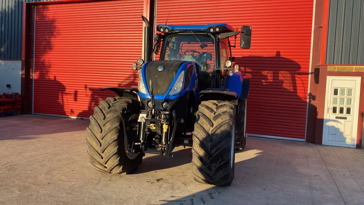 New Holland  T7.230 - Image 4