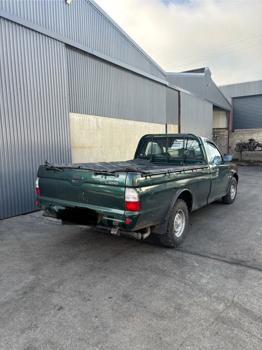 2004 single cab L200 tub - Image 1