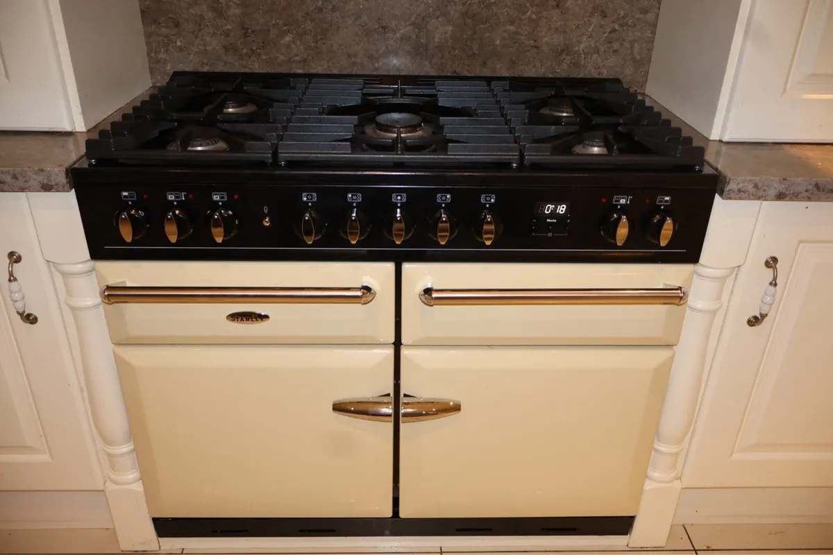 STANLEY 110CM DUAL FUEL RANGE - Like New - Image 1