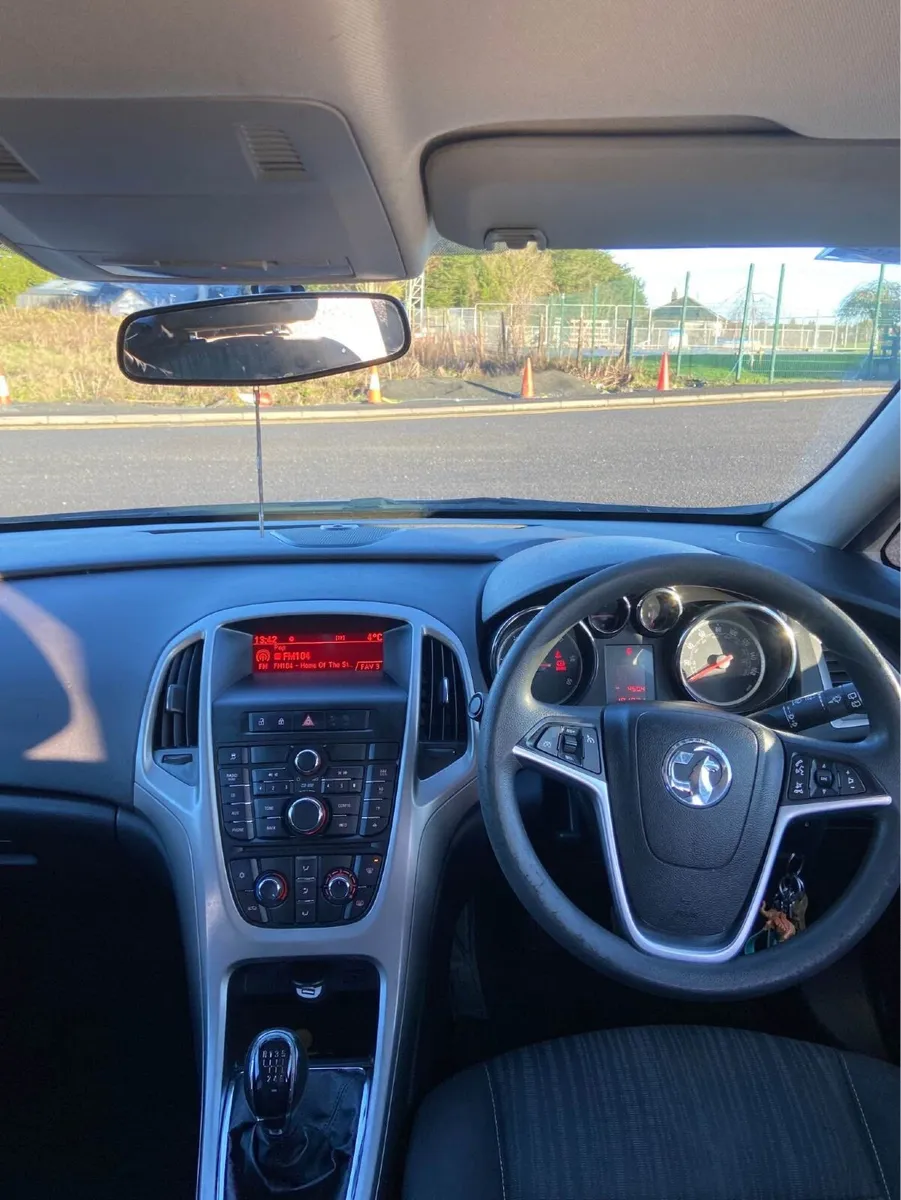 Vauxhall Astra 2012 - Image 2
