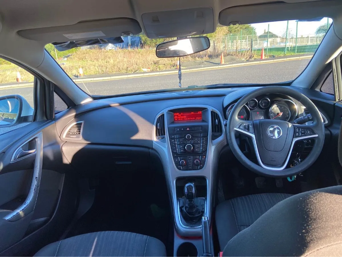 Vauxhall Astra 2012 - Image 3