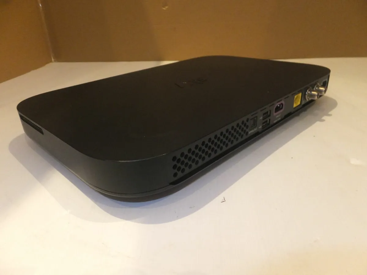 Sky + Box without remote - Image 4