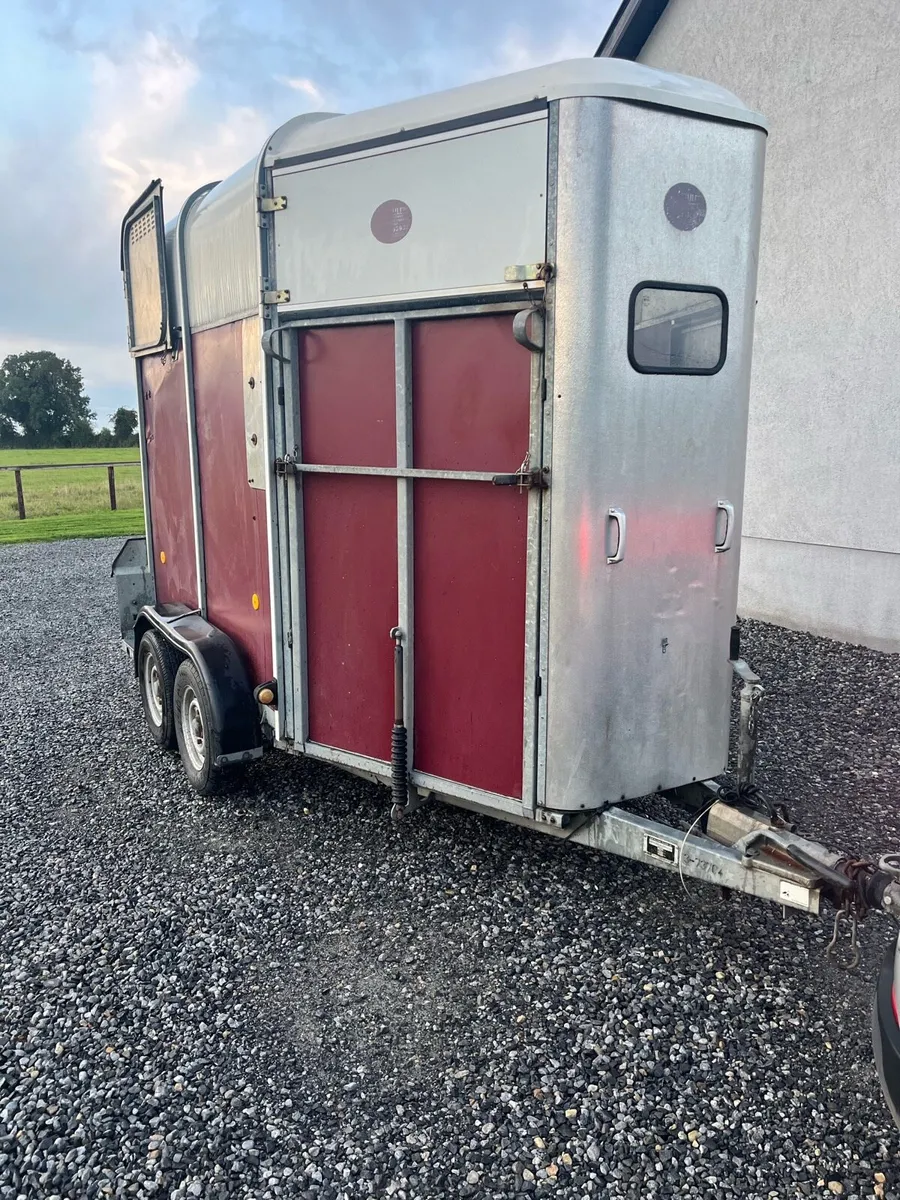 505 Ivor Williams Horsebox - Image 1