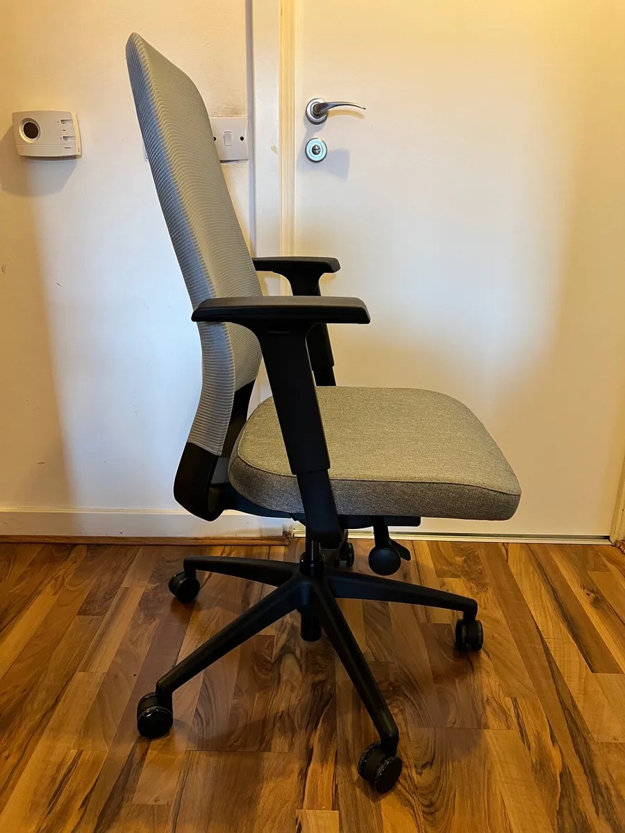 Desk and chair - Image 4