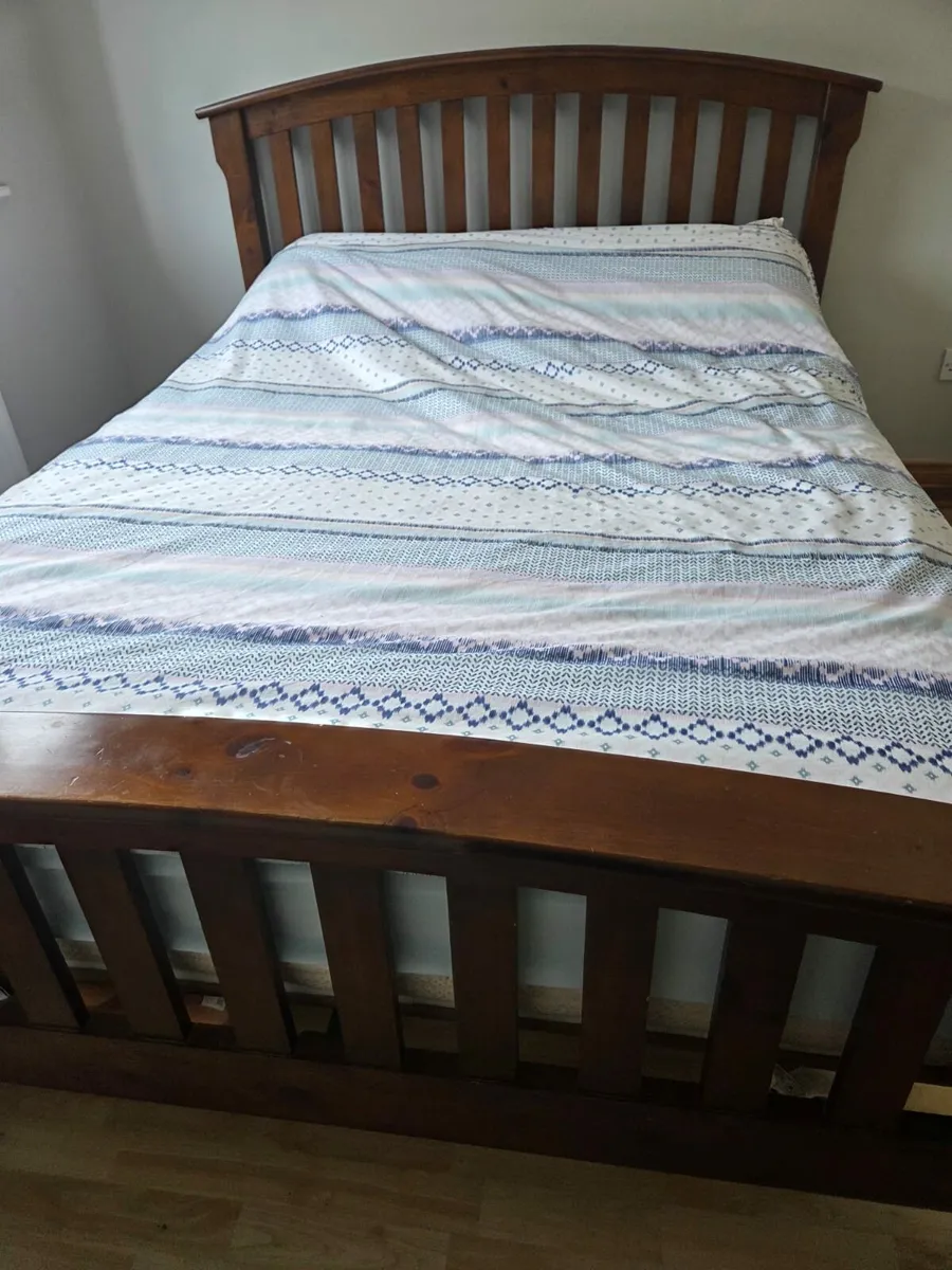King bed frame - Image 1