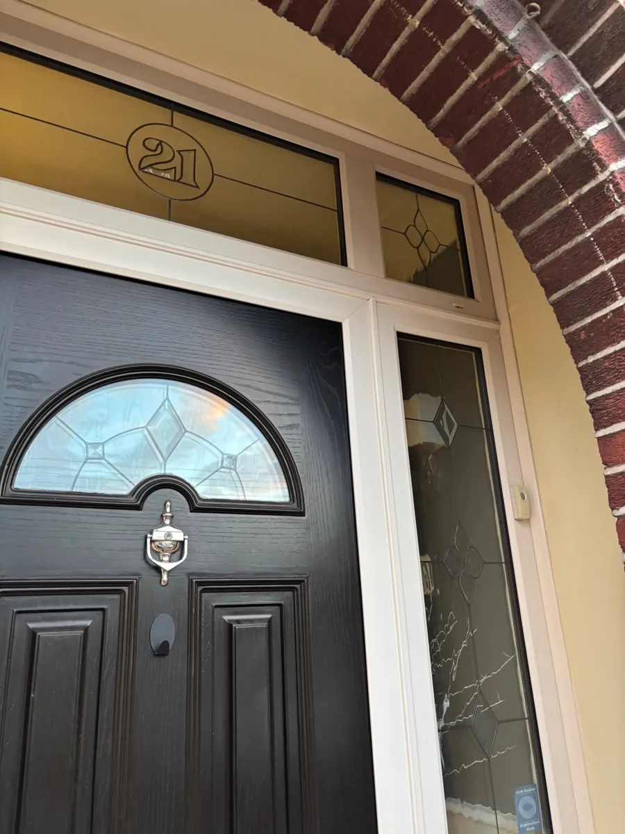 Front door - Image 2