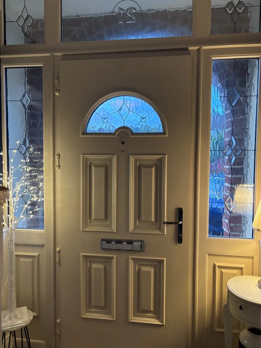 Front door - Image 3