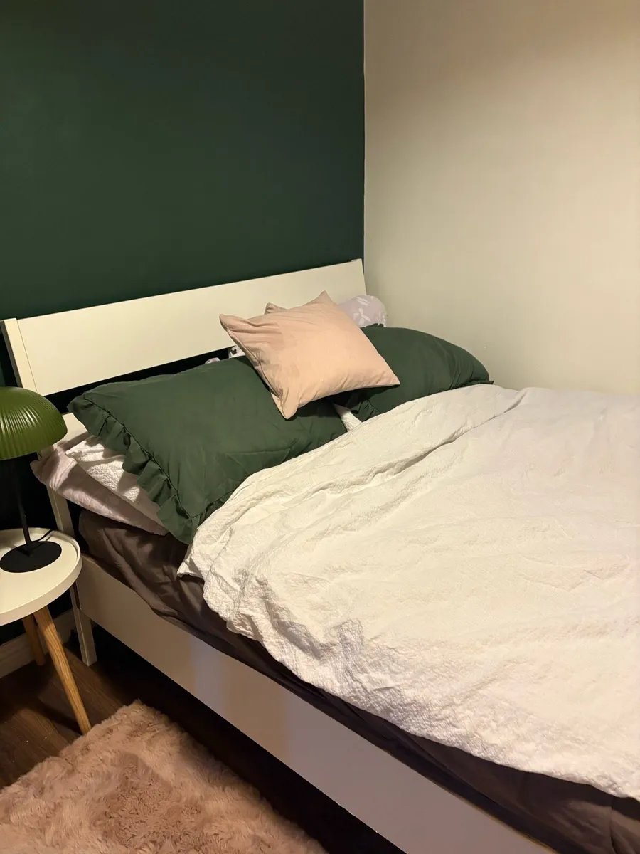 Double bed - Image 1
