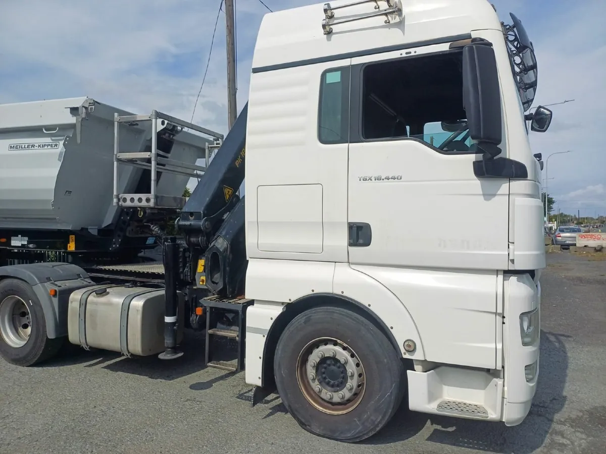MAN TGX 440 4x2 Tractor Unit With Palfinger Crane - Image 3