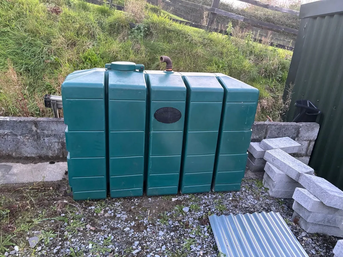 Oil tank - Image 1