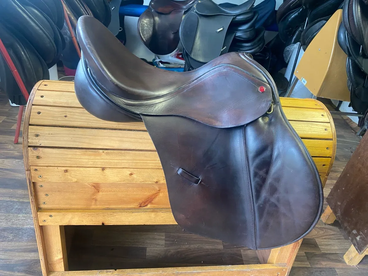 Albion legend k2 general purpose saddle - Image 1