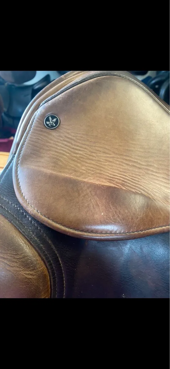 17 “ WIDE Falcon brown Leather saddle - Image 3