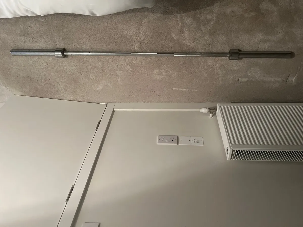 7 foot 20kg Barbell - Image 1