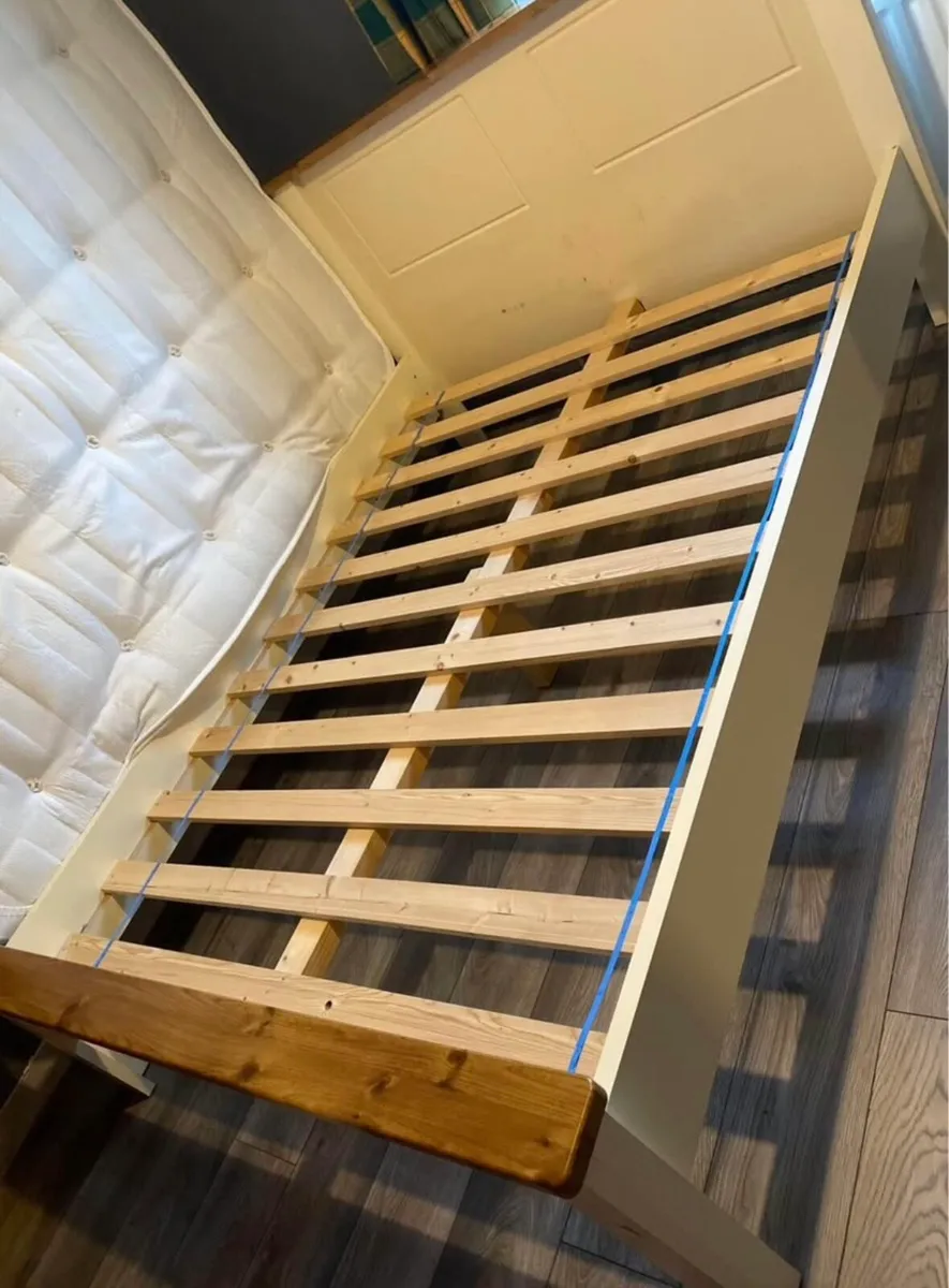 Double bed - Image 1