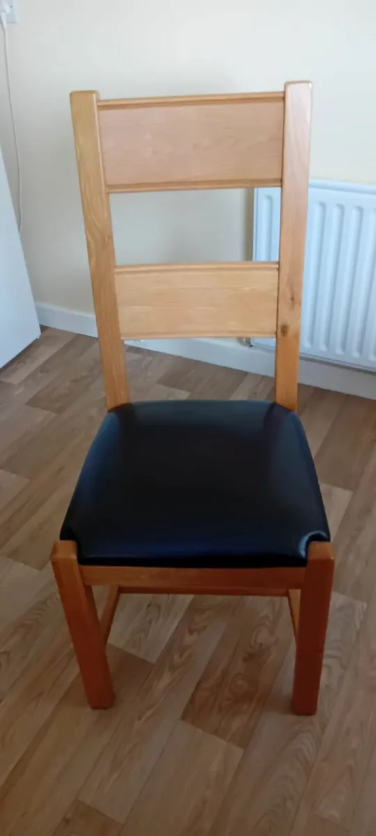 Table and Chairs - Image 2