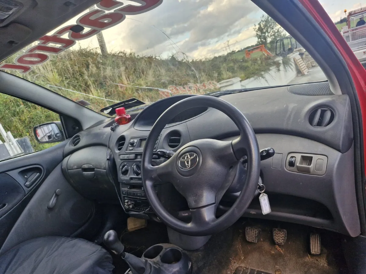 Toyota Yaris 2004 - Image 3