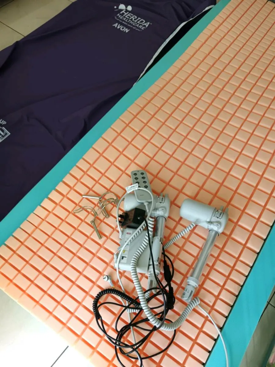 Electric care bed - Image 3