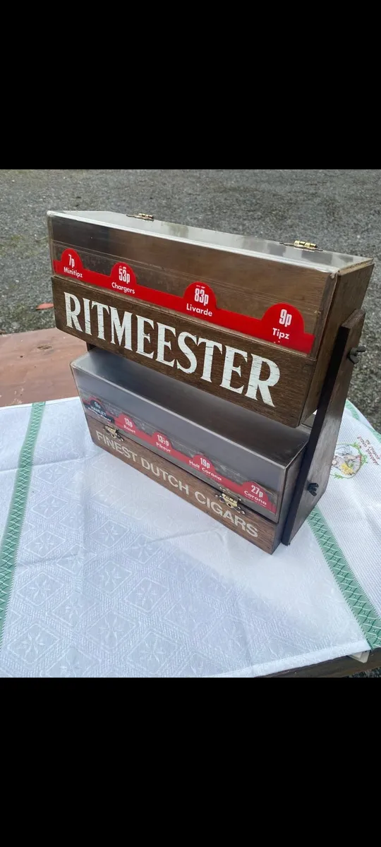 Old cigarette box - Image 1