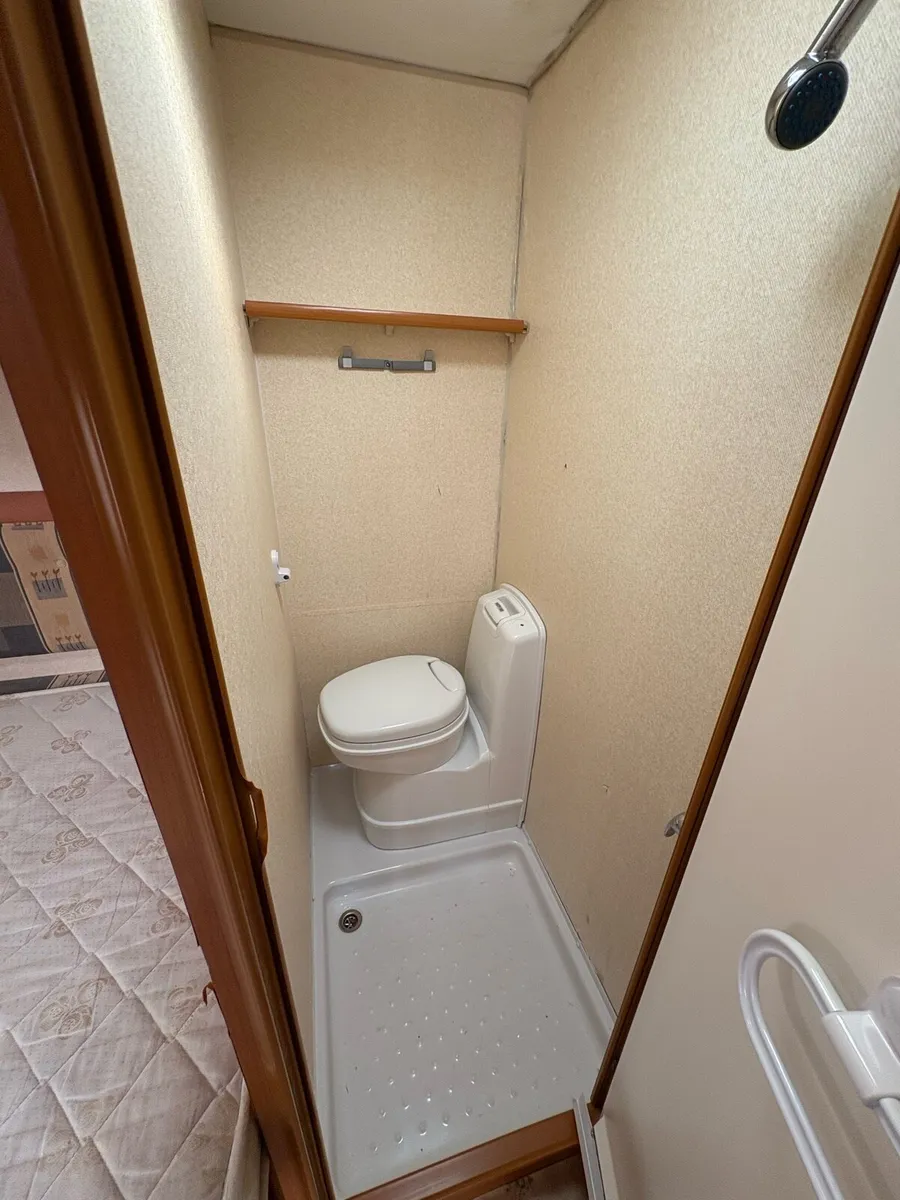 4 berth fixed bed caravan - Image 4