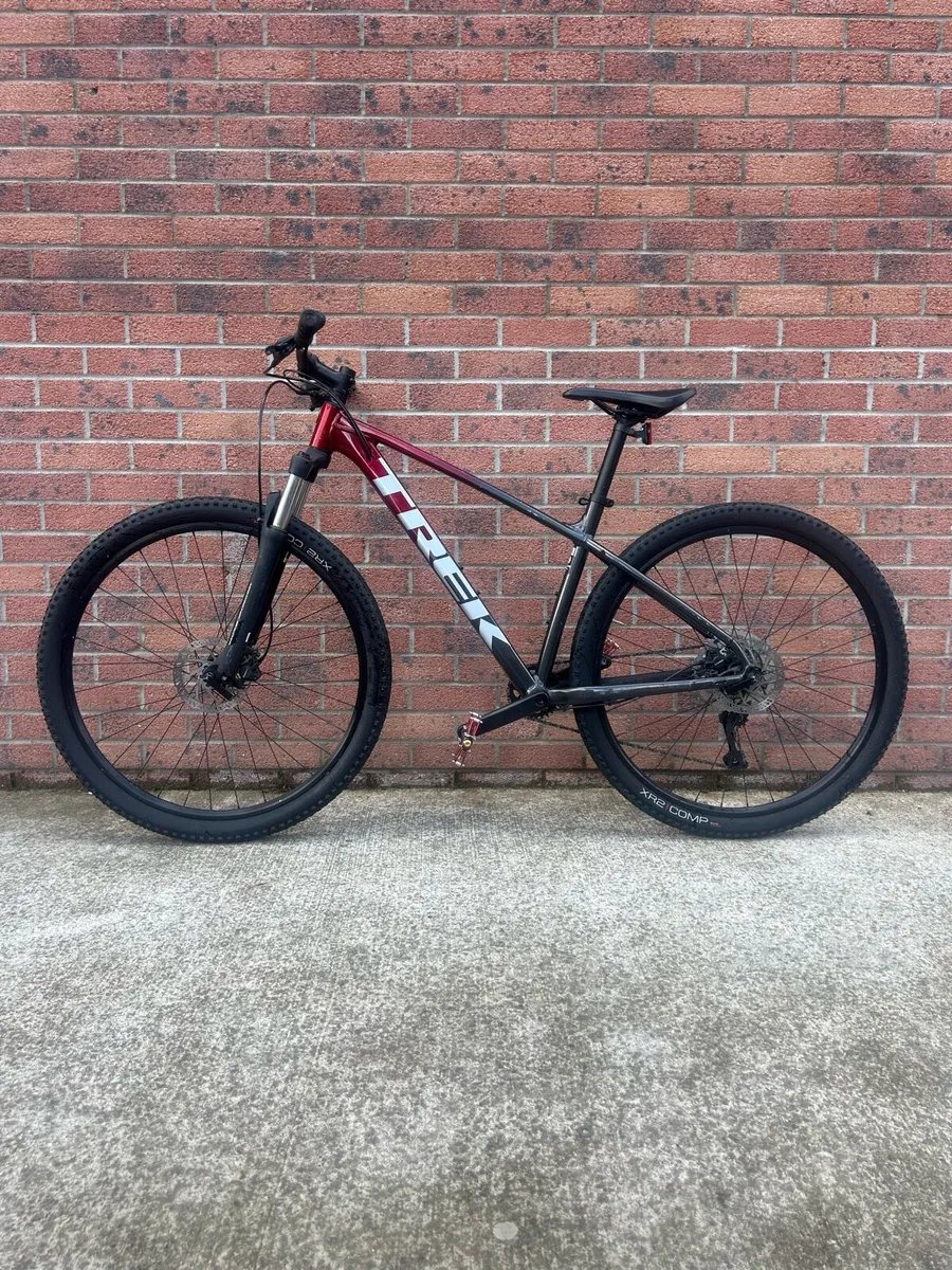 Trek Marlin 6 Mountain Bike - Image 1