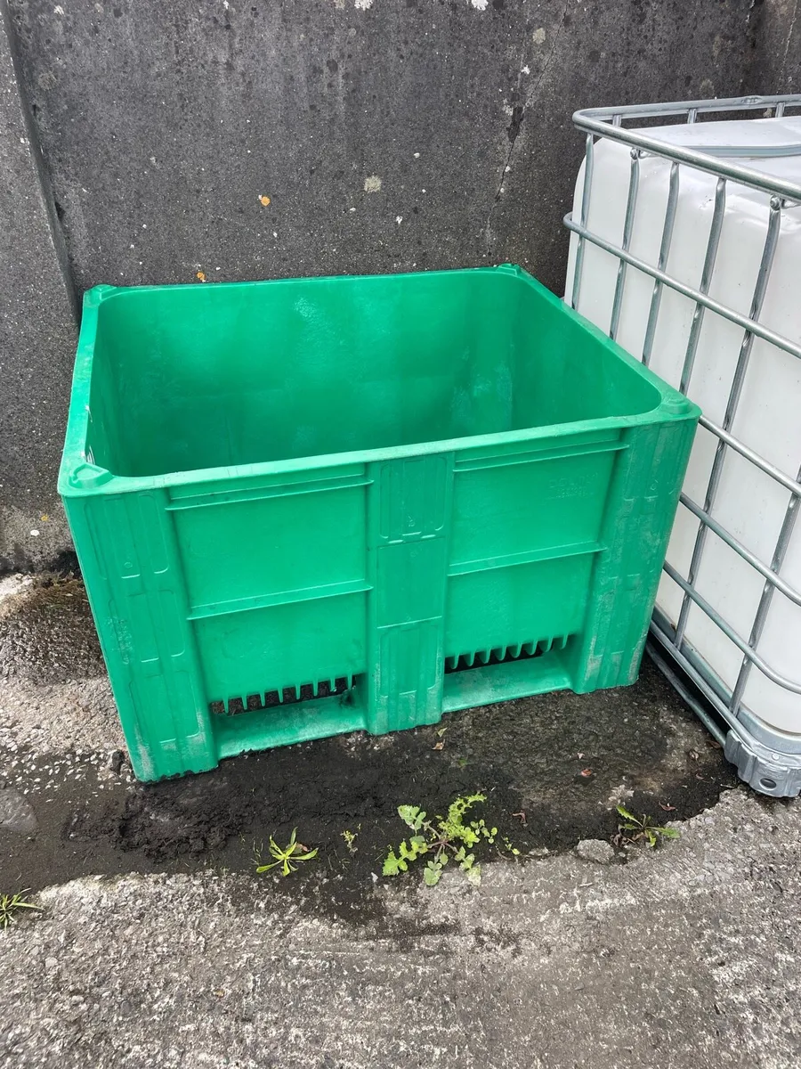 Crate and cube - Image 2