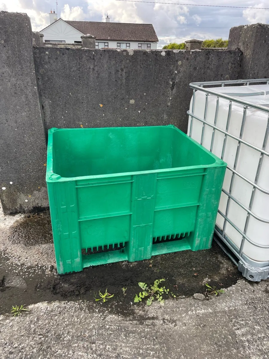 Crate and cube - Image 3