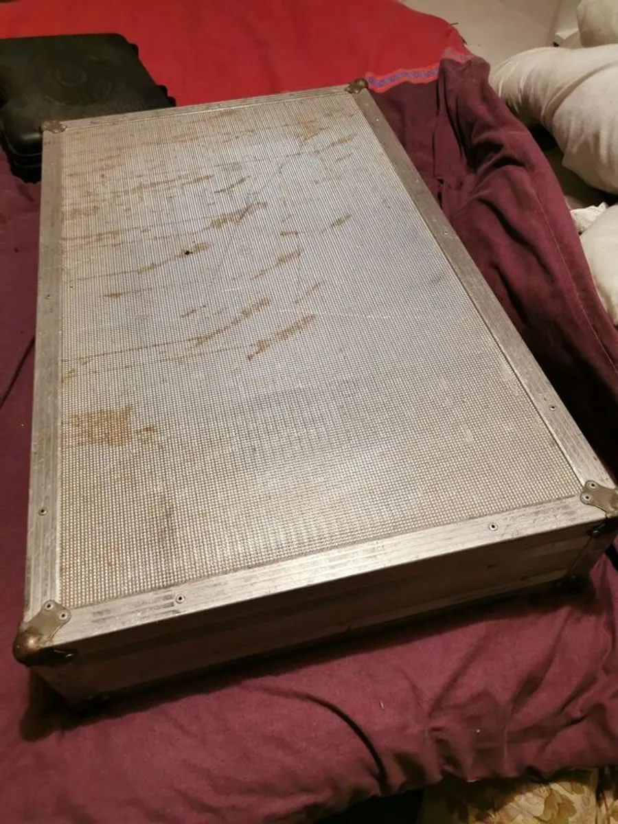 Twin turntables in flightcase - Image 2
