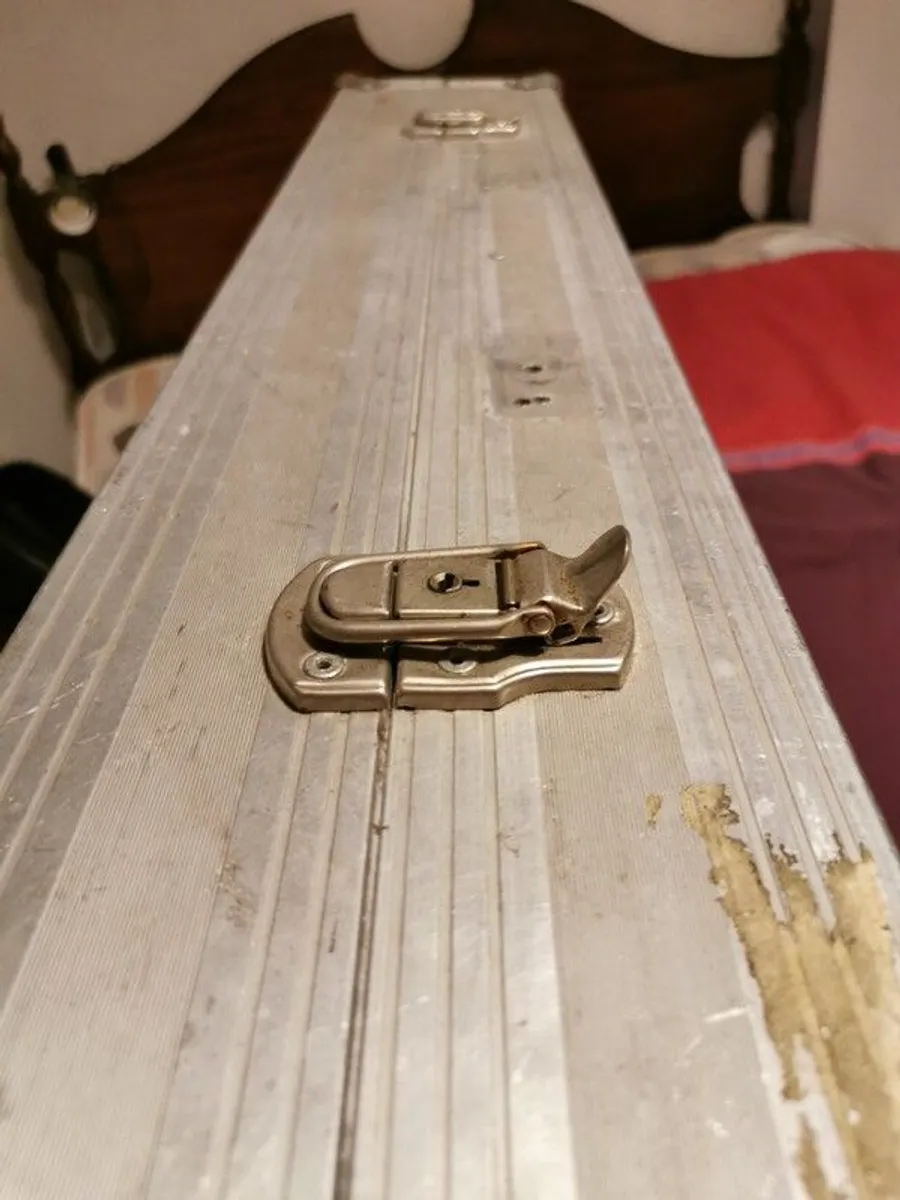 Twin turntables in flightcase - Image 3